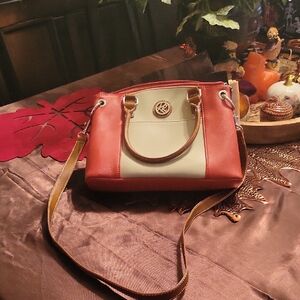 Anna KIein  Elegant Two-Tone Shoulder Bag